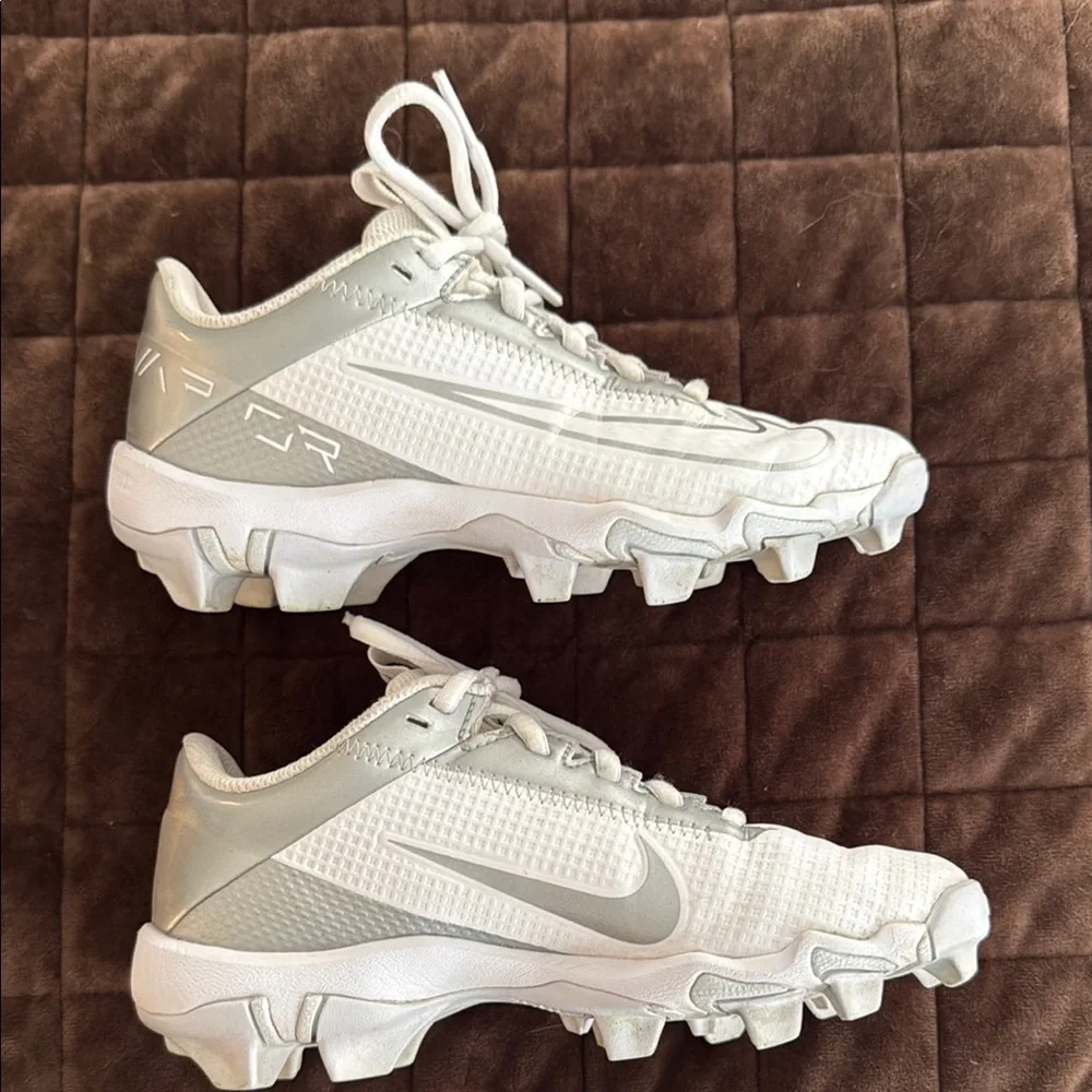 Nike youth White and Gray Vapor Cleats size 1